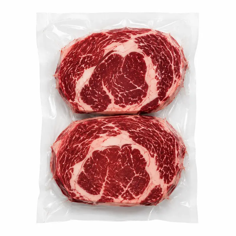 Deux entrecôtes of bœuf emballées sous vide